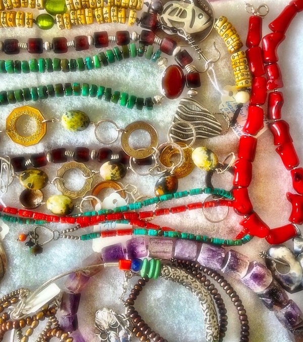 Comment choisir des bijoux de cheville adaptés pour une soirée estivale à la plage?